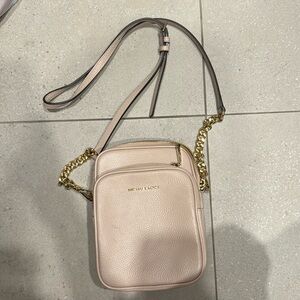 Michael kors bag never used perfect condition